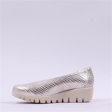 Wonders Fly Classic Slip On Wedge - Champagne Snake